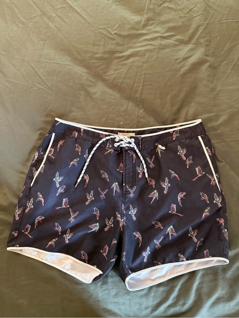 Men's Dark Navy Parrot-Print Swim Trunks with Contrast Trim
